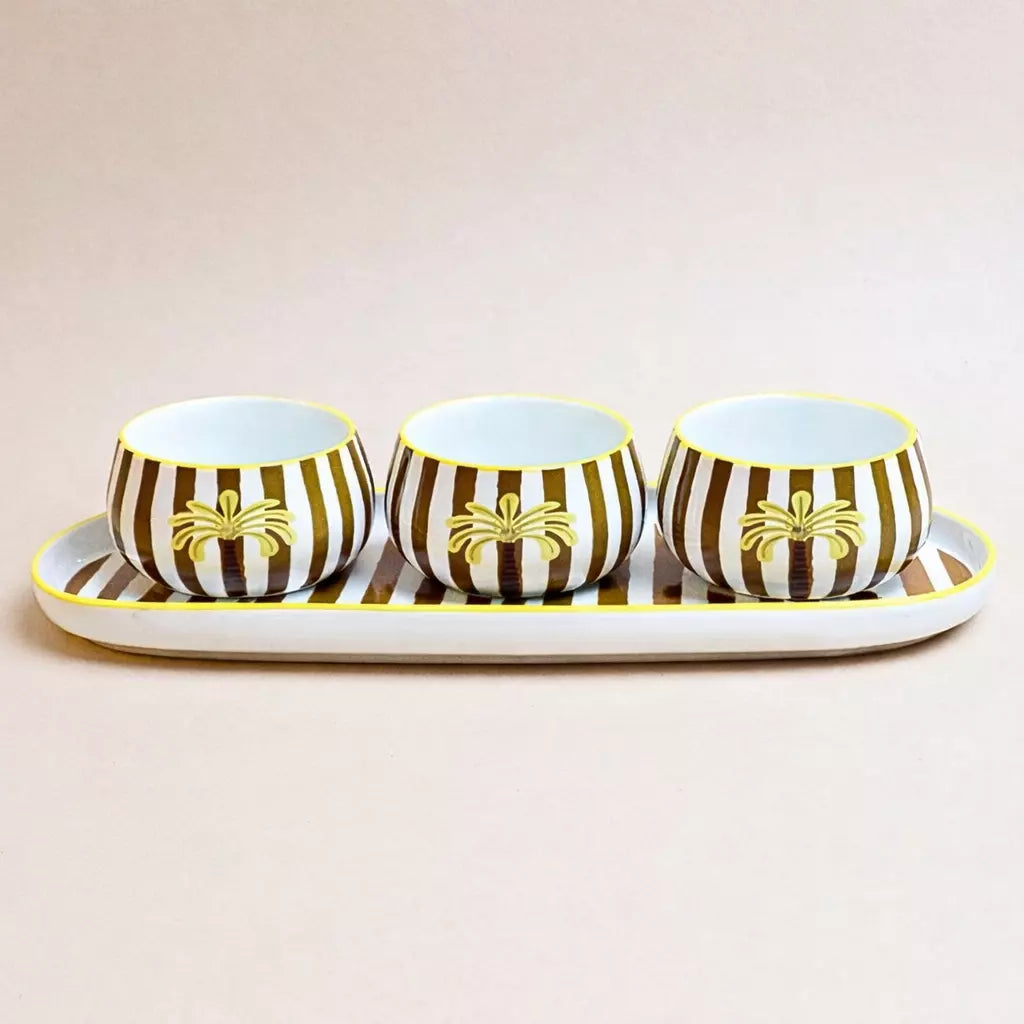 صينية بيضاوية مخططة مع 3 سلطانيات – صفر خردلي