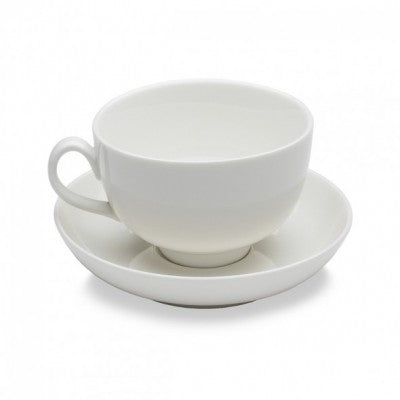 كوب شاي بورسلين باللون الابيض