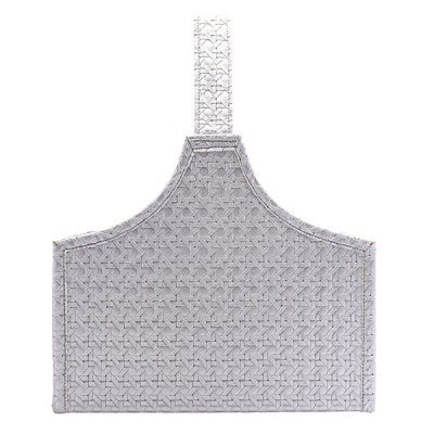 شنطة باليد مصنوعة من الجلد باللون الفضي