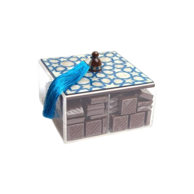 علبة مقسمة إلى أجزاء من الاكريليك