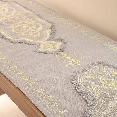 مفرش طاولة من القطن تطريز و صناعة يدوية