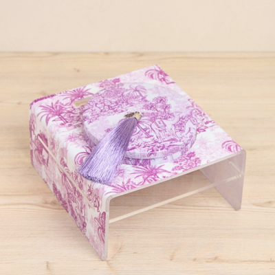 ستاند تقديم من الاكريليك  - صغير