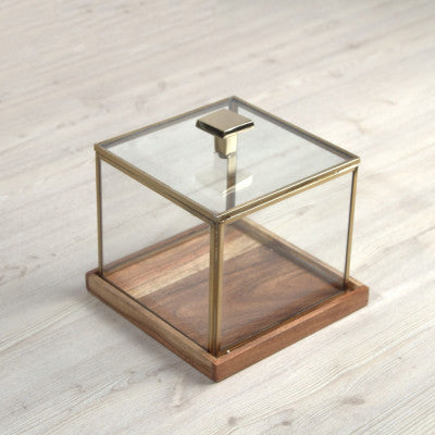 طبق تقديم  من الخشب مع غطاء باللون الذهبي - وسط