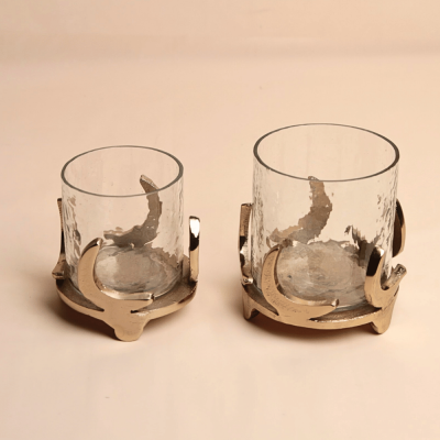 حامل شموع على شكل هلال باللون ذهبي