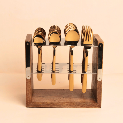 طقم أدوات المائدة ركاز باللون الذهبي مع ستاند خشبي - 24 قطعة