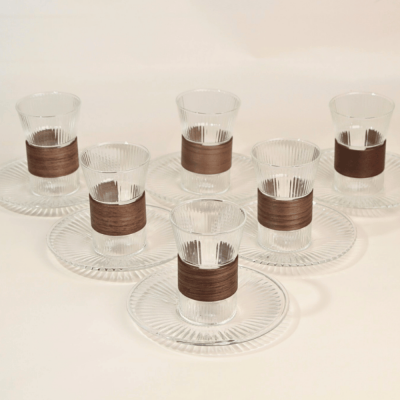 طقم استكانات شاي مع حزام خشبي