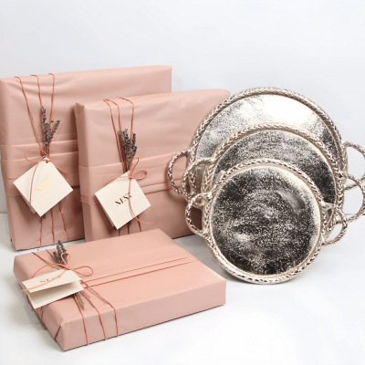 طقم من صواني التقديم من الالومنيوم باللون السلفر