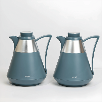 طقم من المطارات الكحليه