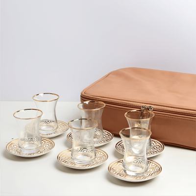 استكانات مع حقيبه جلد بني  - طقم 6 استكانات