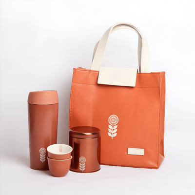 مجموعة القهوة العربية مع شنطة جلد - برتقالي