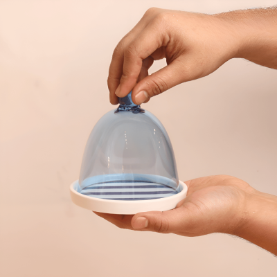 أطباق كيك مع غطاء وصينية أكريليكية