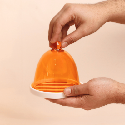 أطباق كيك مع غطاء وصينية أكريليكية