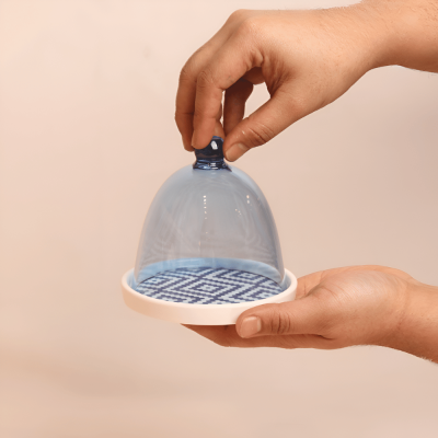 قاعدة سيراميك مع ( غطاء بنقسجي ضد الكسر)   بتصميم منقوش  - حجم صغير