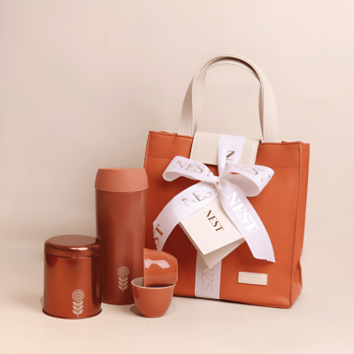 مجموعة القهوة العربية مع شنطة جلد - بني