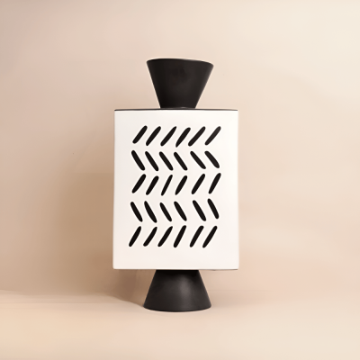 فازة بورسلين باللون الأبيض والأسود