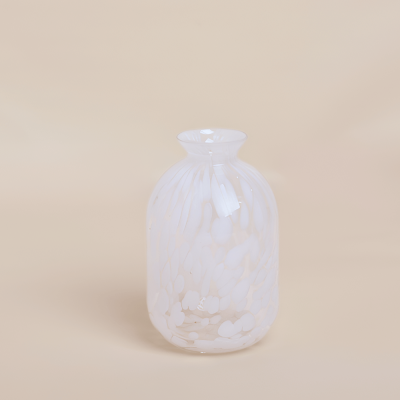 فازة زجاجية - بيضاء