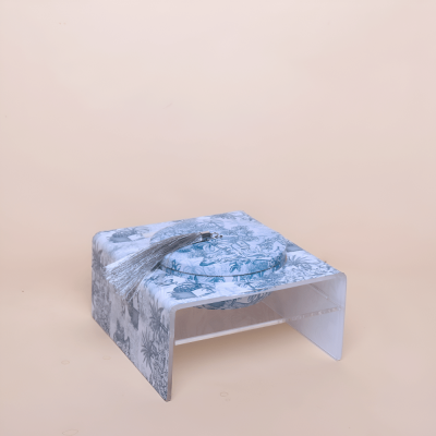 ستاند تقديم من الاكريليك  - صغير