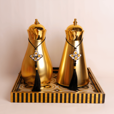 طقم مطارات رويال ذهبي مع صينية خشبية مطعمة بالأكريليك- أسود و ذهبي