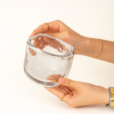 وعاء زجاجي مربّع متموّج الحافة صغير - أبيض