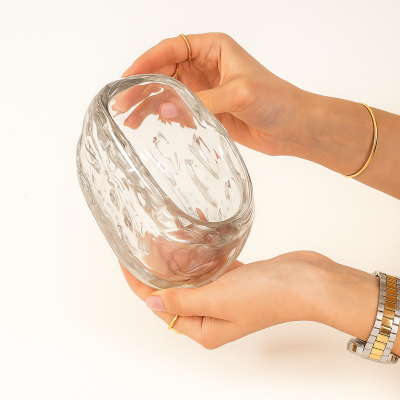 وعاء زجاجي بيضاوي بحواف مموجة صغير - أبيض