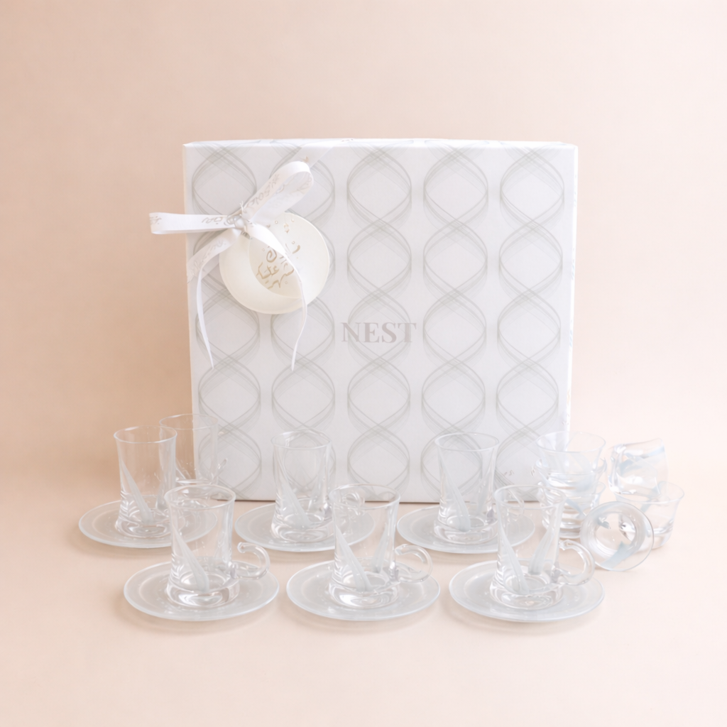 طقم استكانة زجاجية مموجة مع صحون وفناجين (أبيض) – 18 قطعة