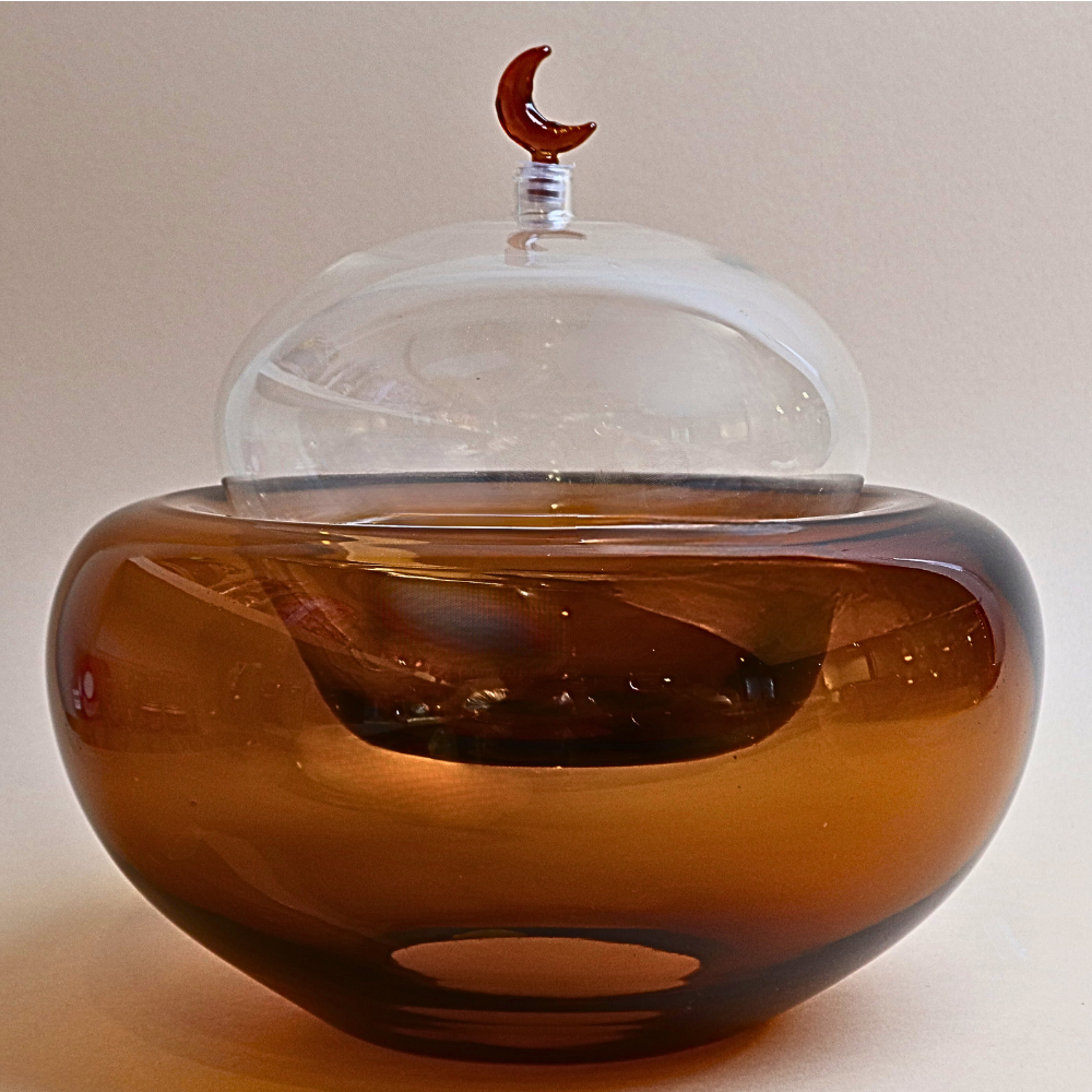 وعاء زجاجي بغطاء – لون كهرماني