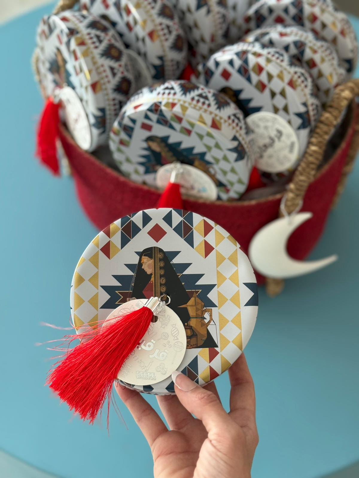 سلة قرقيعان مع 8 علب