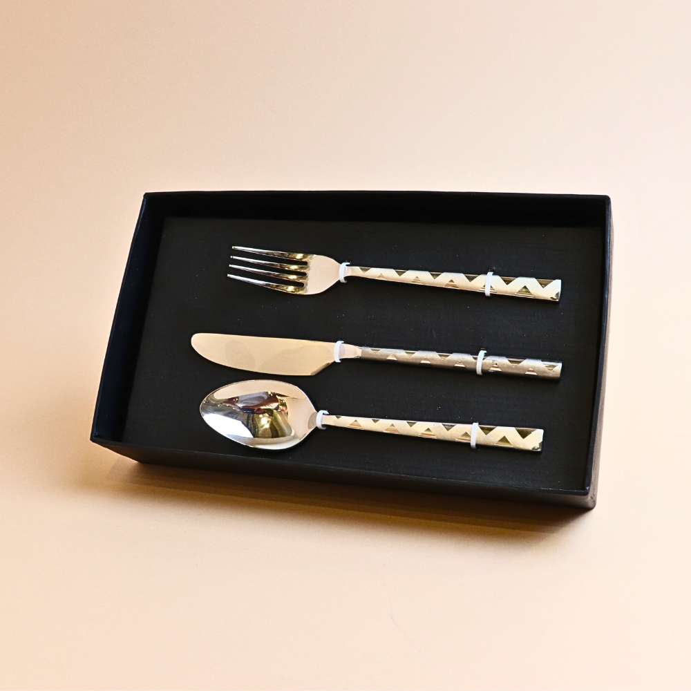 طقم أدوات مائدة ملكي (فضي) – 18 قطعة