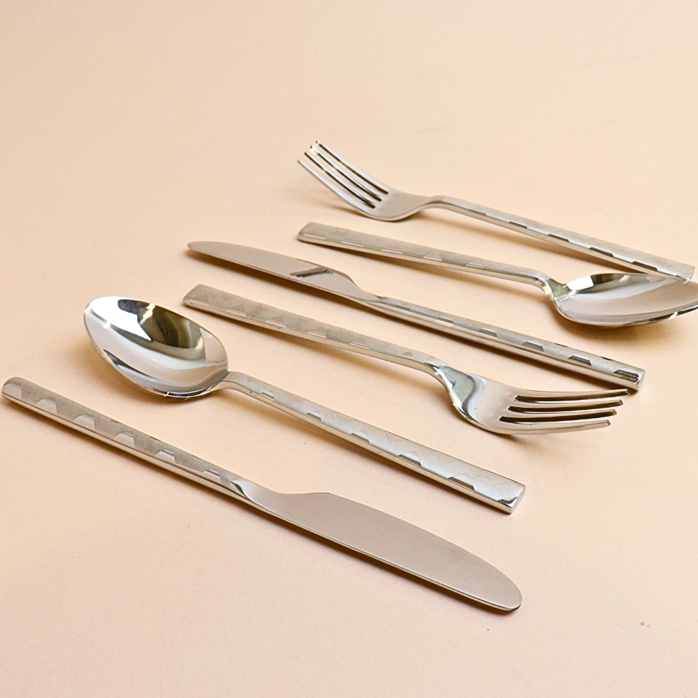 طقم أدوات مائدة ملكي (فضي) – 18 قطعة